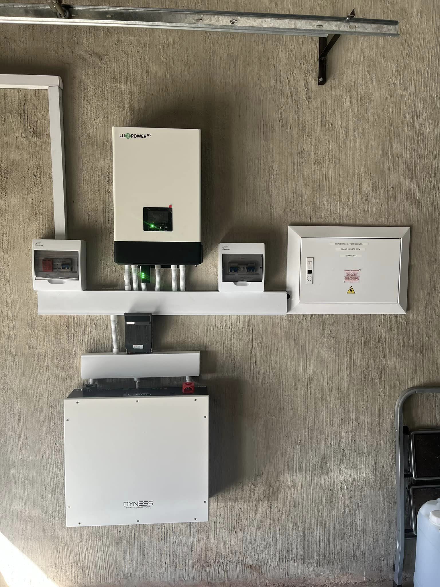 南非1臺BX51100+Luxpower家庭儲能系統